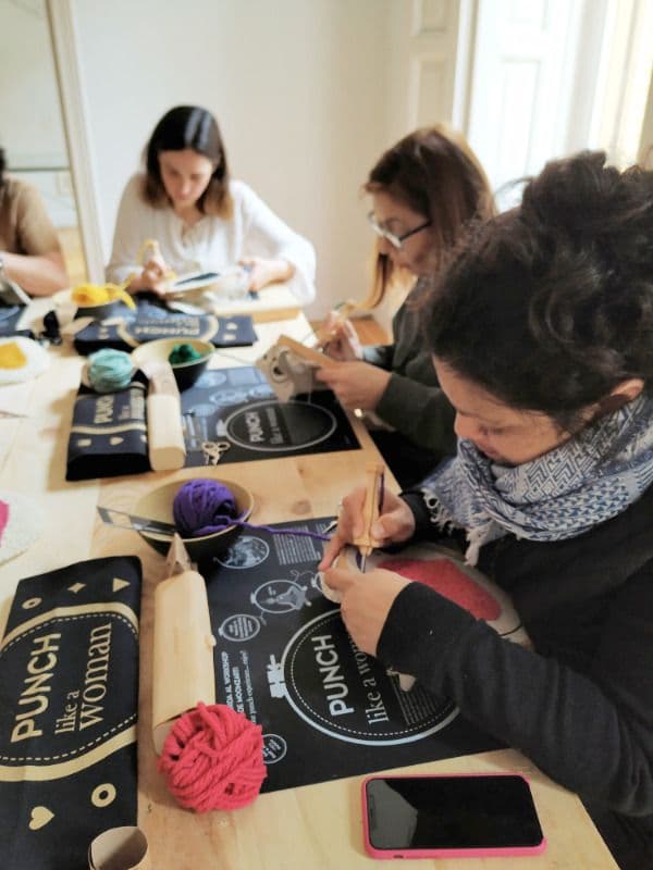 punch needle workshop in Madrid with Oxford needles and natural wool.